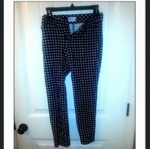 FLASH SALE 3/$12 ENTIRE! Old Navy pixie pants.